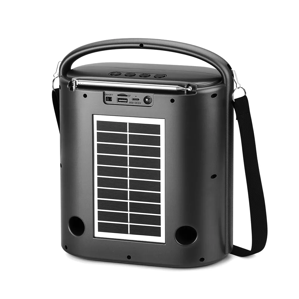 Partea din spate a boxei portabile prezentând panoul solar integrat și sloturile USB, AUX, card SD și TF.