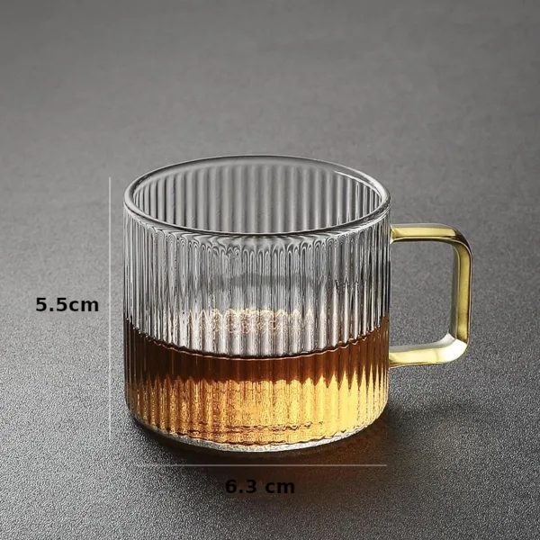 Detaliu cu dimensiunile unei cești de cafea ABYZ arătând înălțimea de 5.5 cm și diametrul de 6.3 cm.