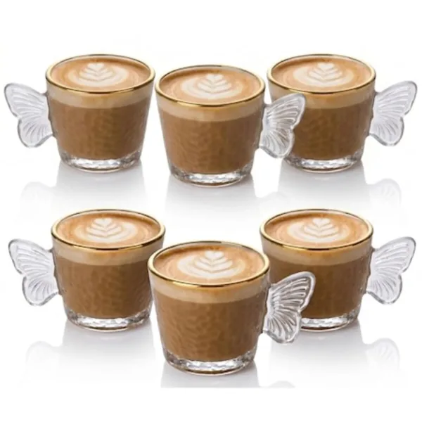 Set de 6 cesti espresso ABYZ din sticla cu margine aurie si toarta fluture pline cu cafea cu spuma
