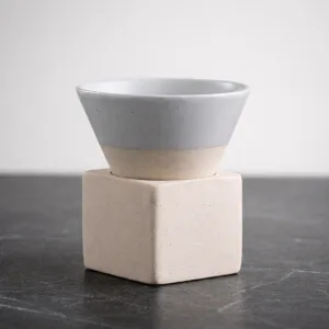 Set ceasca ceramica pentru espresso ABYZ 120ml cu suport cub ceramic, design conic minimalist si rafinat, Gri