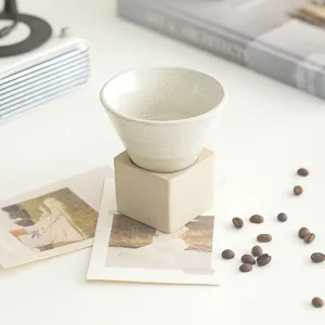 Set ceasca ceramica pentru espresso ABYZ 120ml cu suport cub ceramic, design conic minimalist si rafinat, Alb