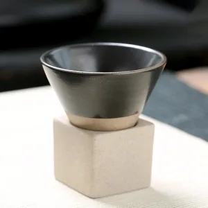 Set ceasca ceramica pentru espresso ABYZ 120ml cu suport cub ceramic, design conic minimalist si rafinat, Negru